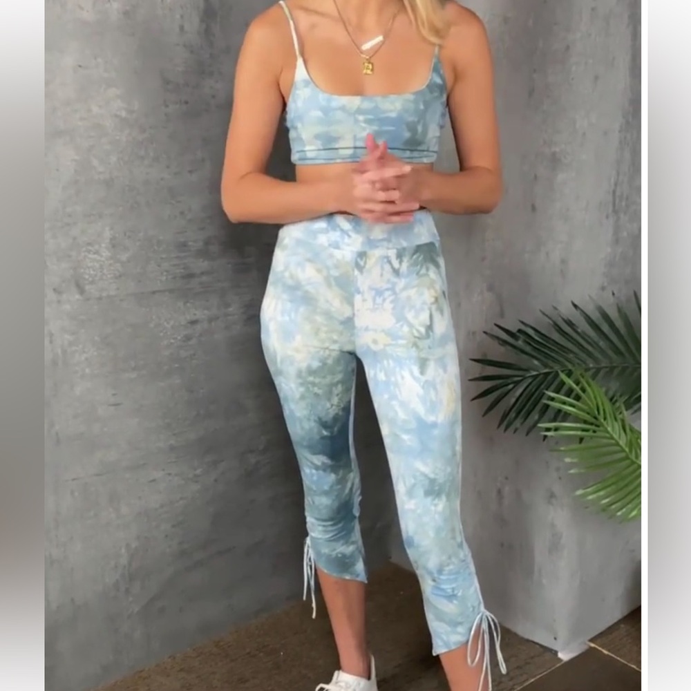 By Egreis Kenzie capri pants Blue Tie-Dye NWT size S